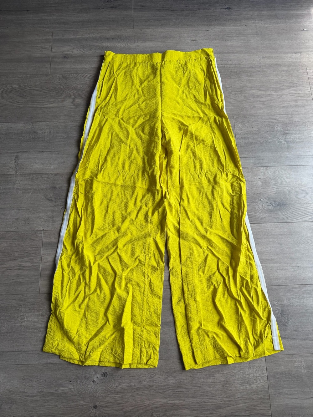 Daily Practice wide leg yellow with white and beige side stripe pants - size lar